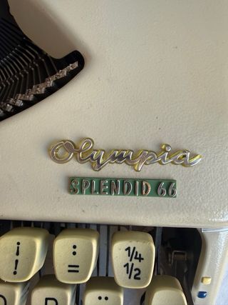 Máquina de escribir Olympia Splendid 66