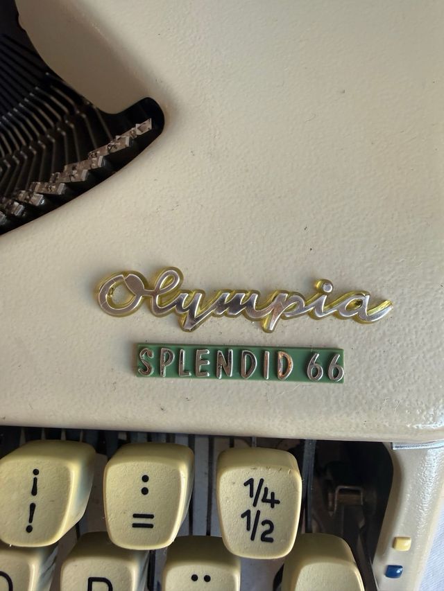Máquina de escribir Olympia Splendid 66