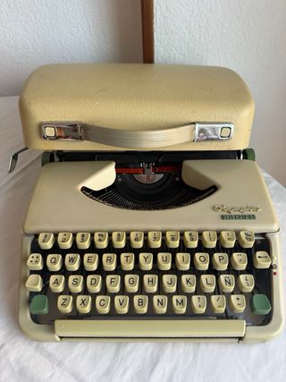 Máquina de escribir Olympia Splendid 66