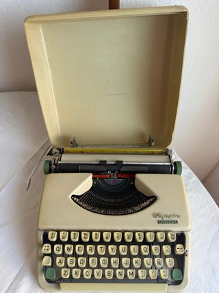 Máquina de escribir Olympia Splendid 66