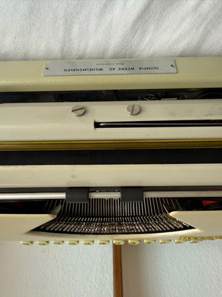 Máquina de escribir Olympia Splendid 66