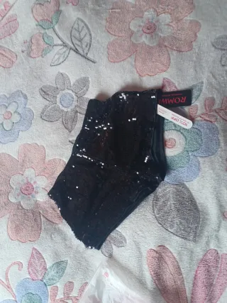 Shorts negros lentejuelas talla S