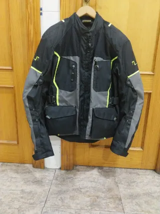 Chaqueta Moto Negra y Gris