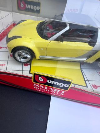 Burago Smart Roadster 1/18 Amarillo