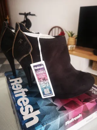 Botines Refresh tacón negros