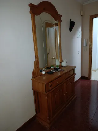 RECIBIDOR CON ESPEJO