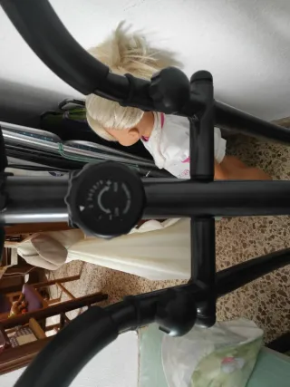 Bicicleta elíptica negra y roja