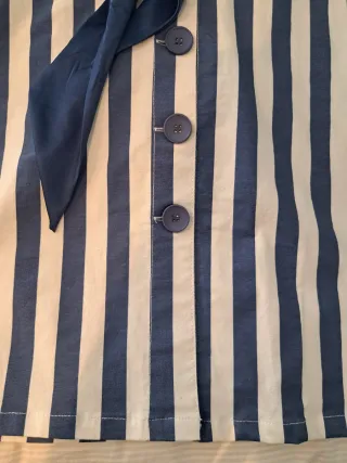 Falda de rayas azul y blanco