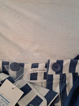 Falda de rayas azul y blanco