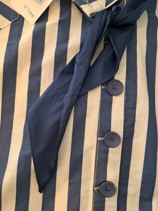 Falda de rayas azul y blanco