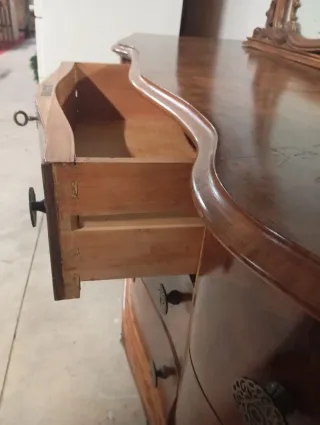 Cassettiera con specchio in legno