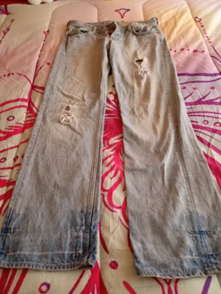 Pantalón vaquero ancho desgastado