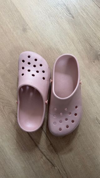 Crocs rosas