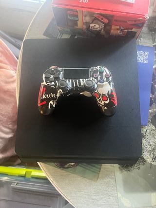 PS4 (PlayStation 4) con 1 mando