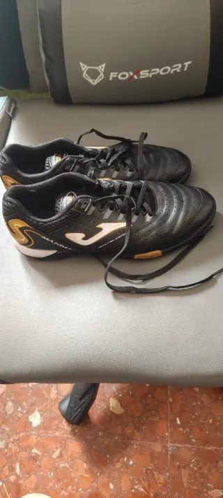 Zapatillas Joma Multitaco Negras y Doradas