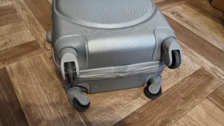 Maleta de viaje plateada