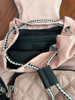 Mochila rosa y negra de Zara