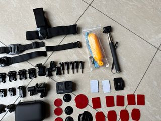 GoPro Hero 8 + 4 Batterie e Accessori