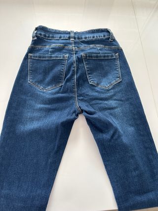 Vaqueros Azules con Tachuelas