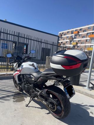 Honda Hornet 600 - Roja y Blanca