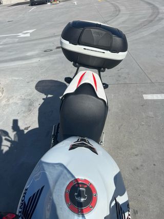 Honda Hornet 600 - Roja y Blanca