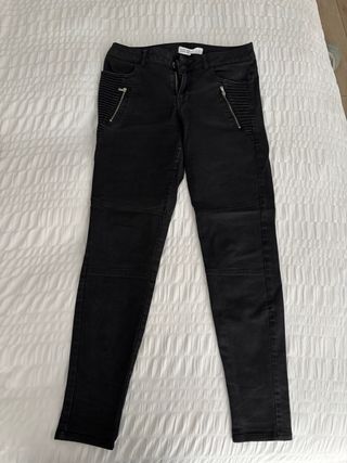 Pantalones pitillo negros con cremalleras