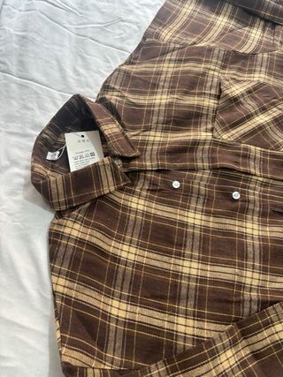 Camisa de cuadros marrón y beige