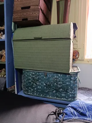 Centro de flores secas y baúles decorativos