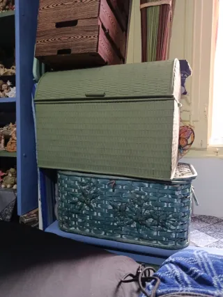 Centro de flores secas y baúles decorativos