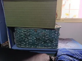 Centro de flores secas y baúles decorativos