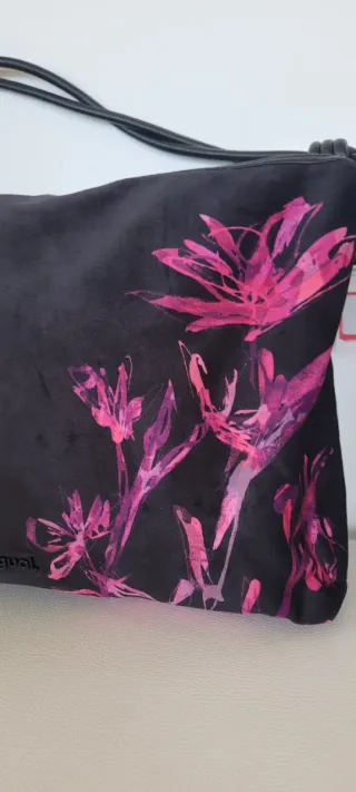 Bolso Desigual Negro con Flores Rosas. Grandote.