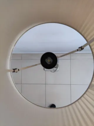 Lámpara de pie Ikea beige y plateado