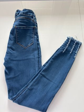 Pantalón Vaqueros azules con rotos