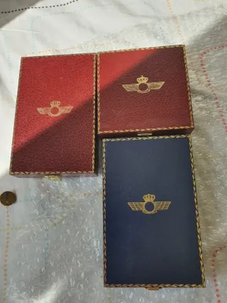 Lote de medallas y pines militares