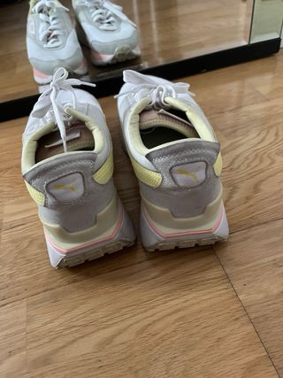 Zapatillas Puma Mujer Blancas y Amarillas