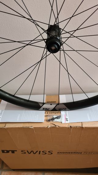 Rueda DT Swiss XRC 1501 Carbono 29