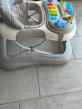 Caminador para bebé con actividades