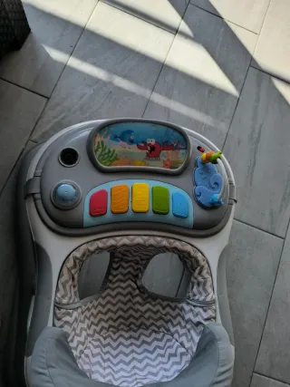 Caminador para bebé con actividades