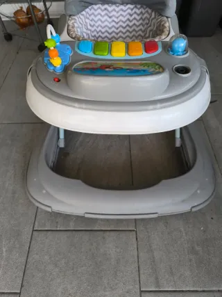 Caminador para bebé con actividades