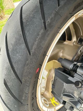 Kymco AK 550 Maxi Scooter Azul.