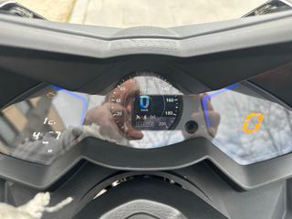 Kymco AK 550 Maxi Scooter Azul.