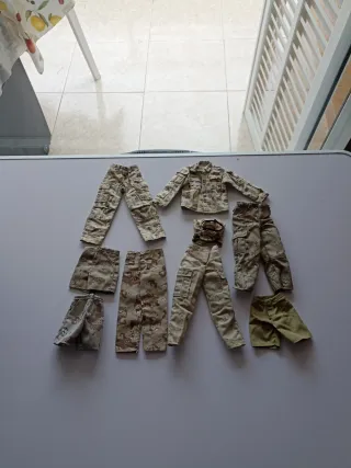 Lote uniformes desierto escala 1/6