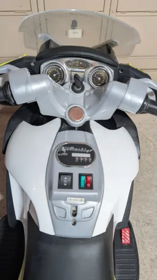 Moto Eléctrica Infantil Policía Blanca y Amarilla