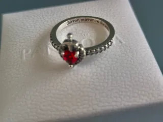 Anillo Pandora Corazón y Espada