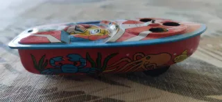 Lancha de hojalata japonesa antigua con ruleta