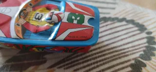 Lancha de hojalata japonesa antigua con ruleta