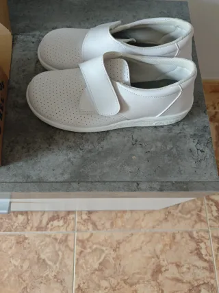 Zapatos blancos trabajo clínica T40 anatomicos