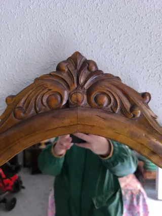 Cómoda vintage de madera con espejo