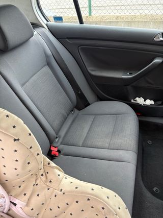 Volkswagen Golf 5 , año 2006,