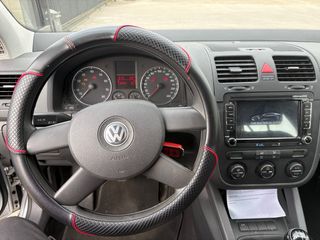 Volkswagen Golf 5 , año 2006,